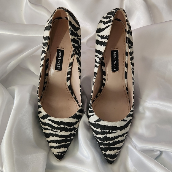 SOLD - Nine West Tatiana Pointy Toe Pumps | Zebra Print Design | Size 8.5 - Picture 2 of 7